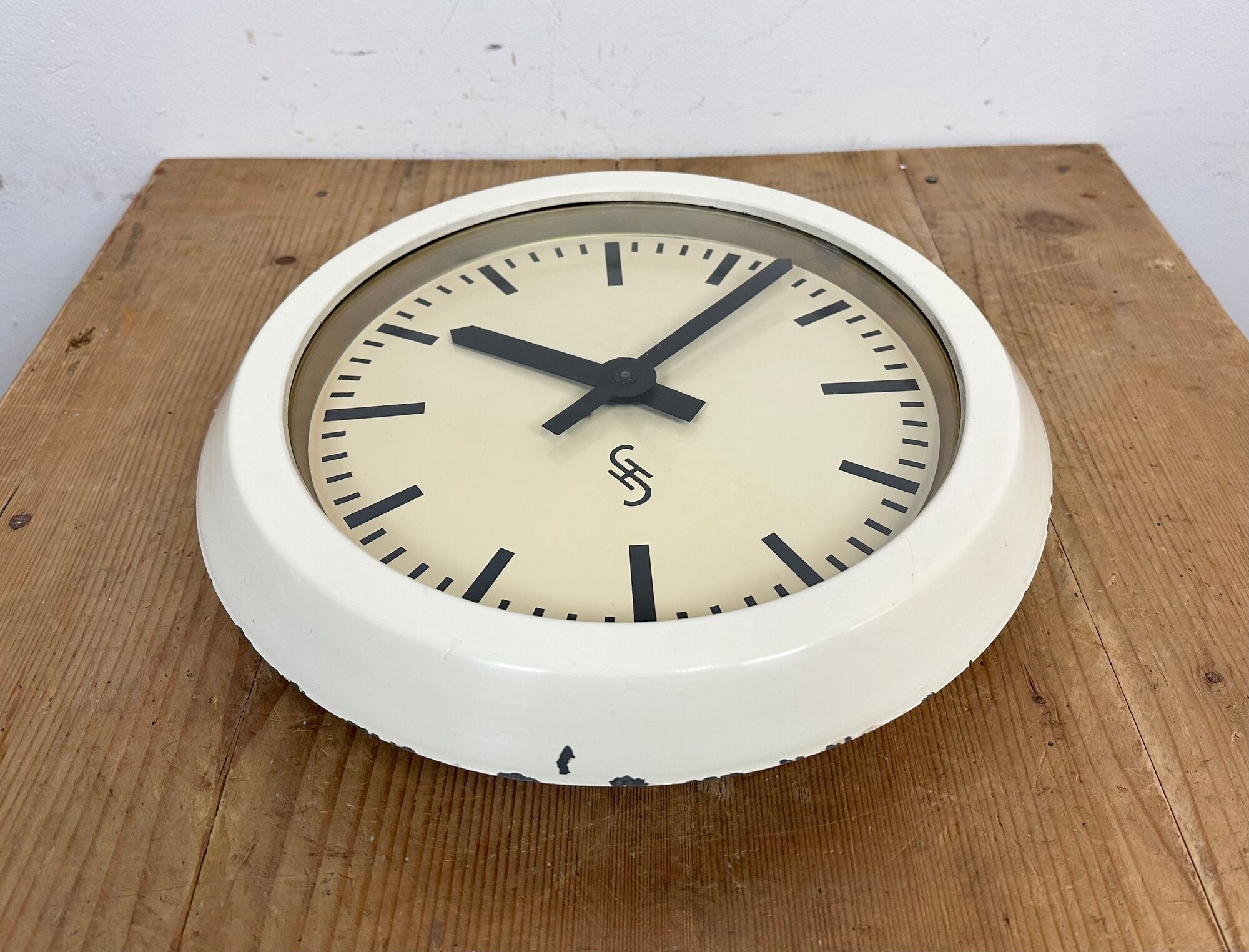 Beige industrial factory wall clock from Siemens, 1950s