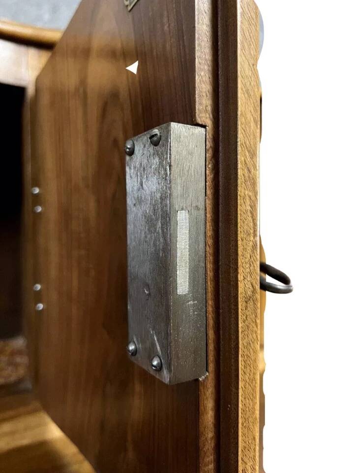 Buffet provençal a glissants style Louis XV estampillé en bois fruitier