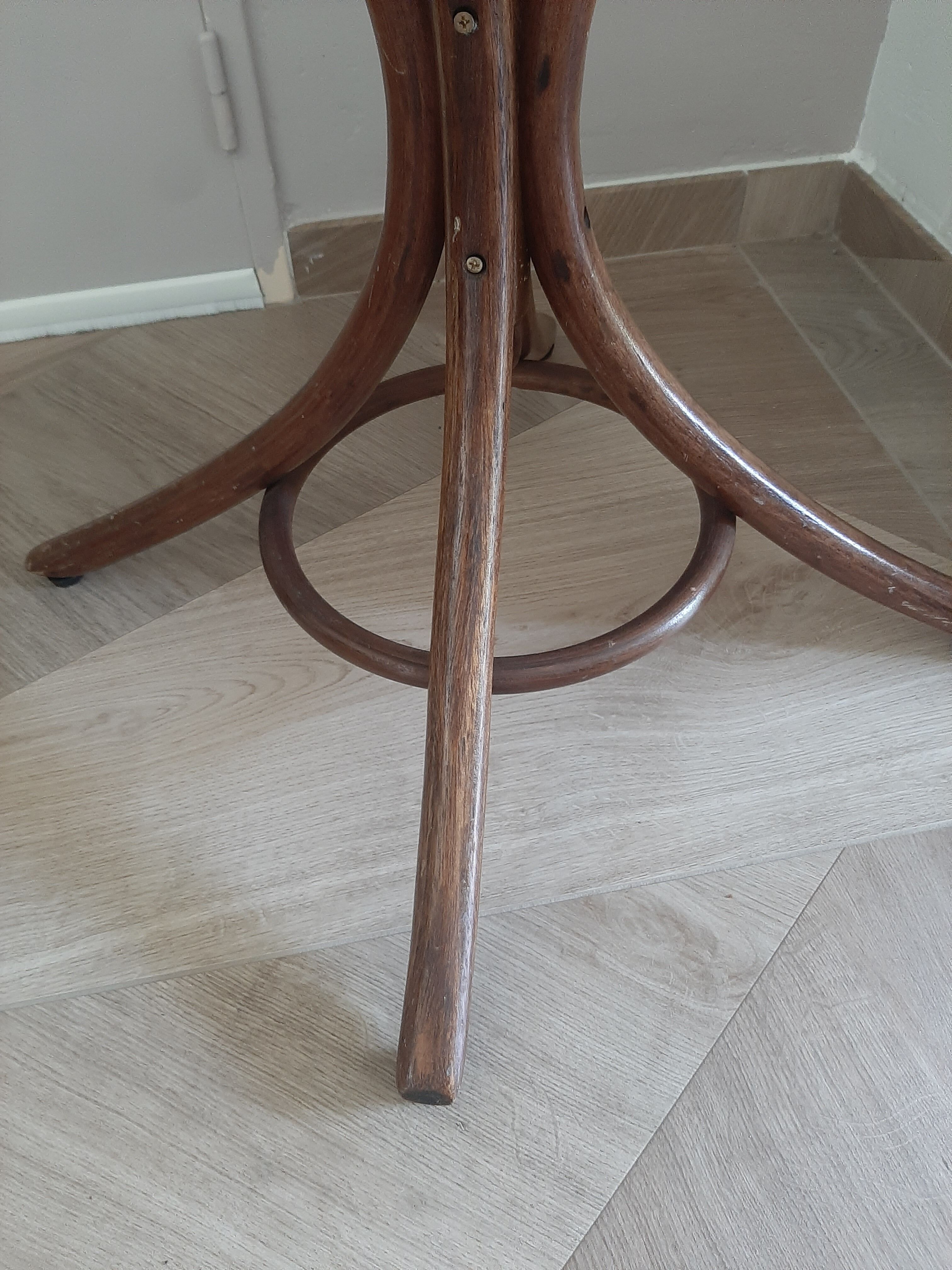 Wooden parrot coat rack - old style curved wood - 12 bells