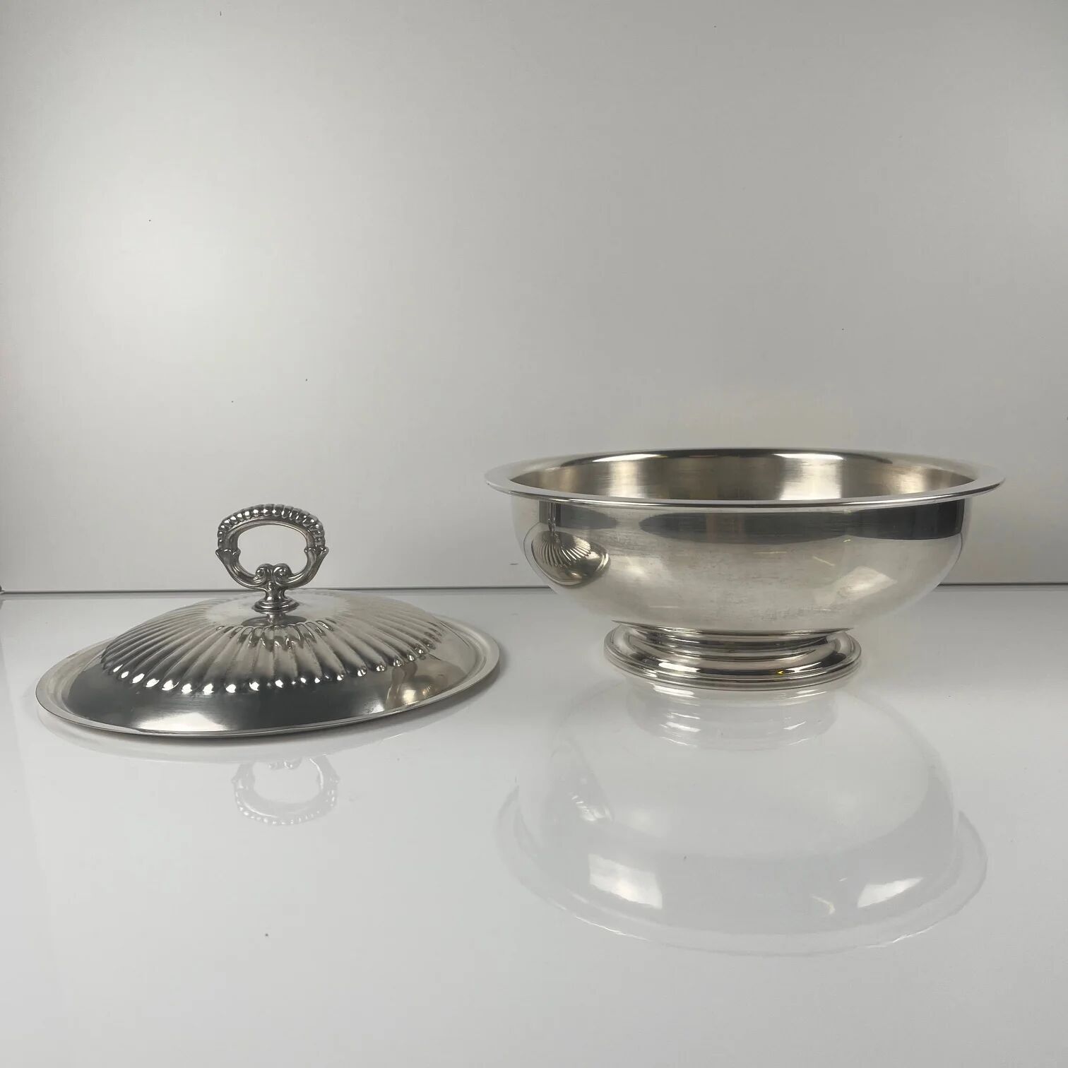 Vegetable dish / Italian soup tureen in silver-plated metal, PM Italy, circa 1960-1980.