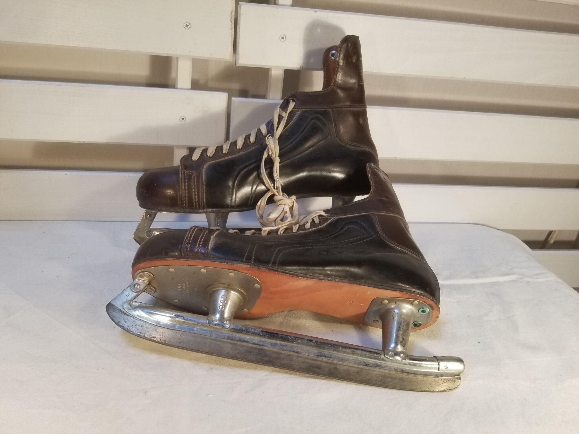 Former NHL Hockey Skates - Daoust Pro Model Canada - Vintage Sports Deco
