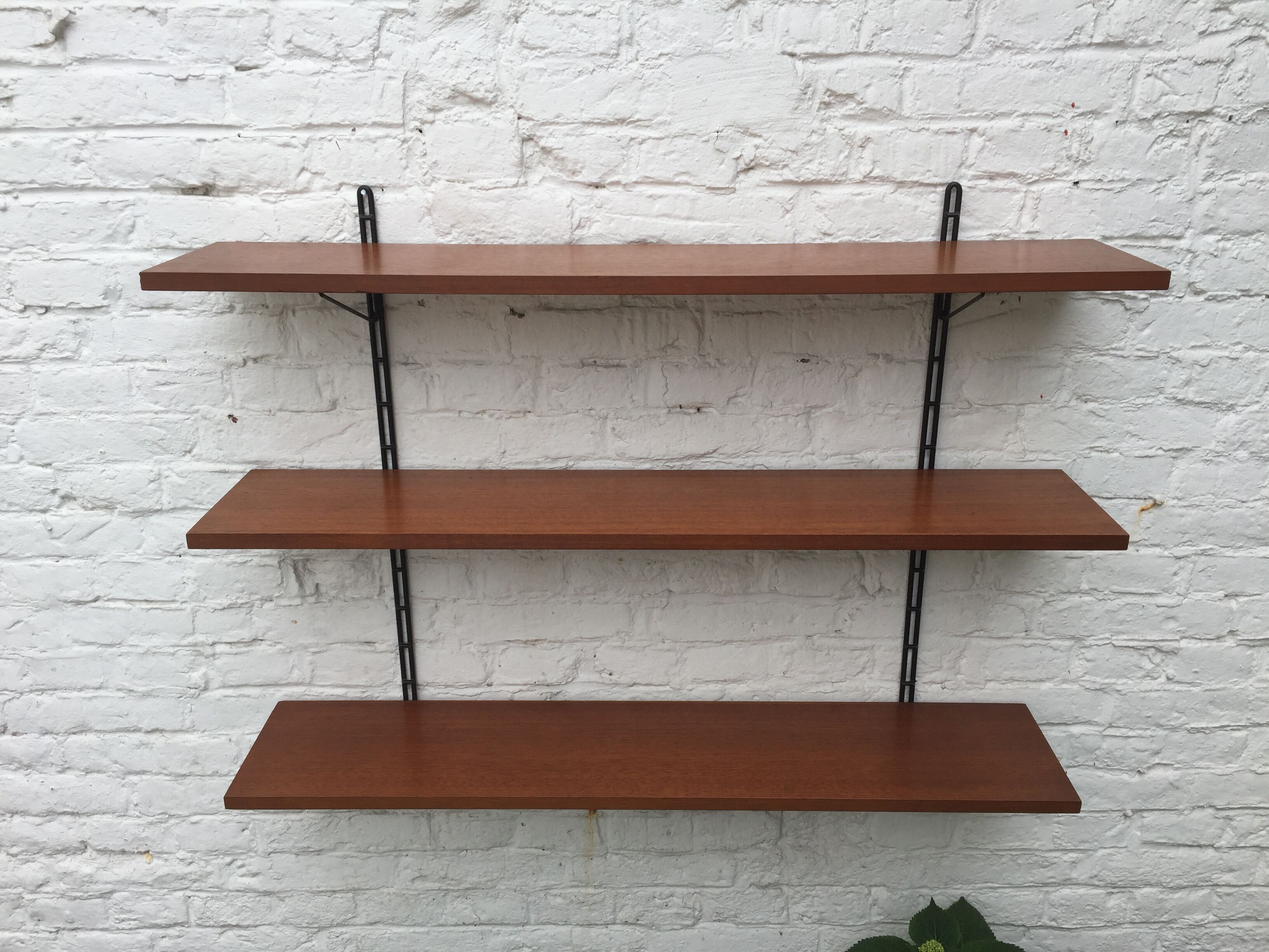 Wall shelf