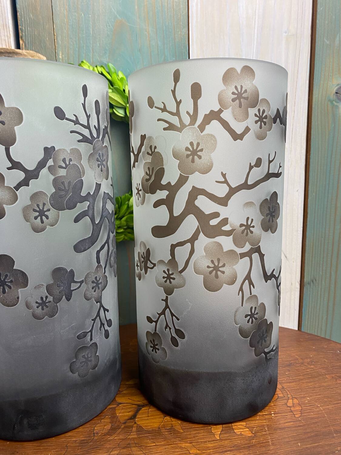 Cylindrical glass paste vase “cherry blossom”
