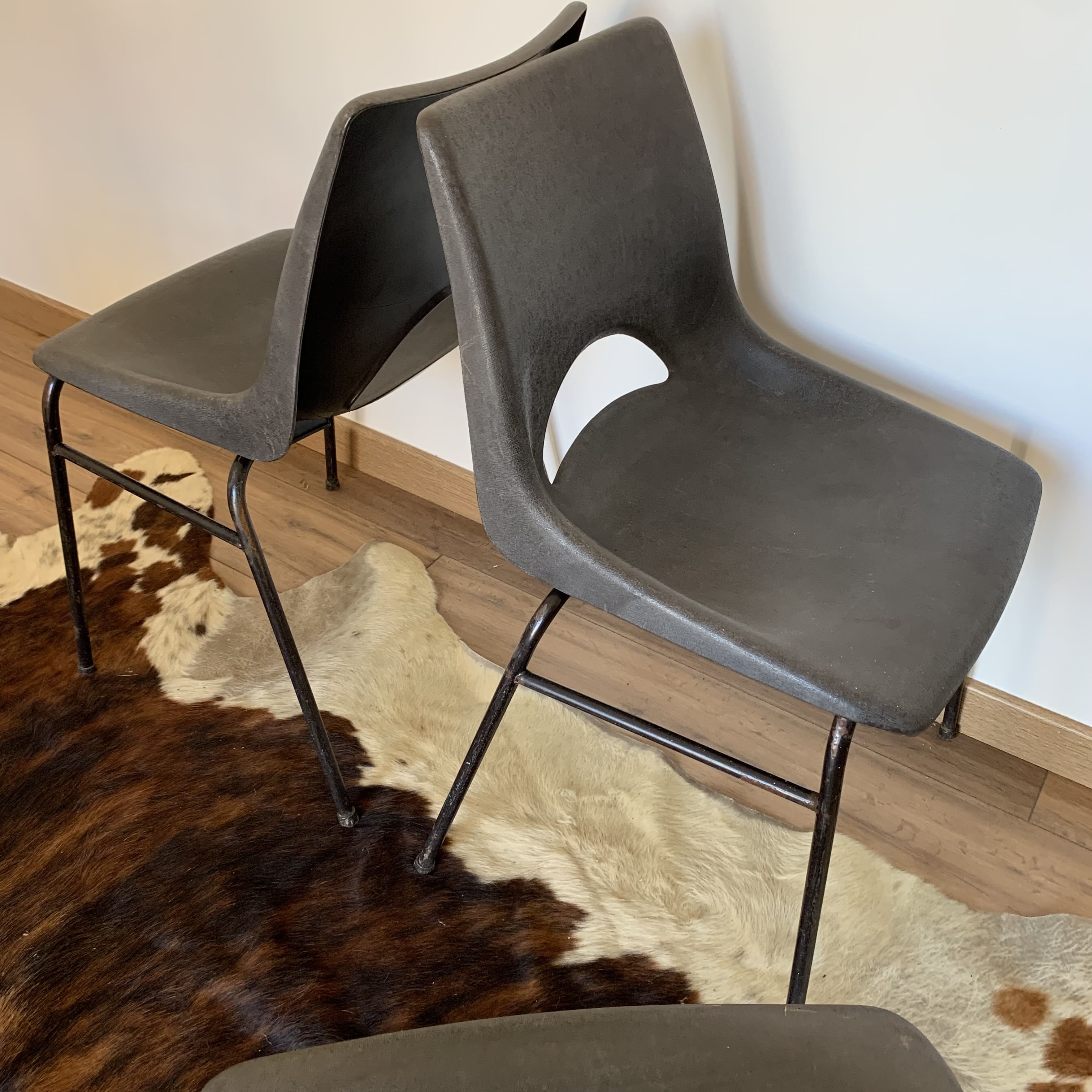 Set of 6 chairs plastic shell brand Sitting