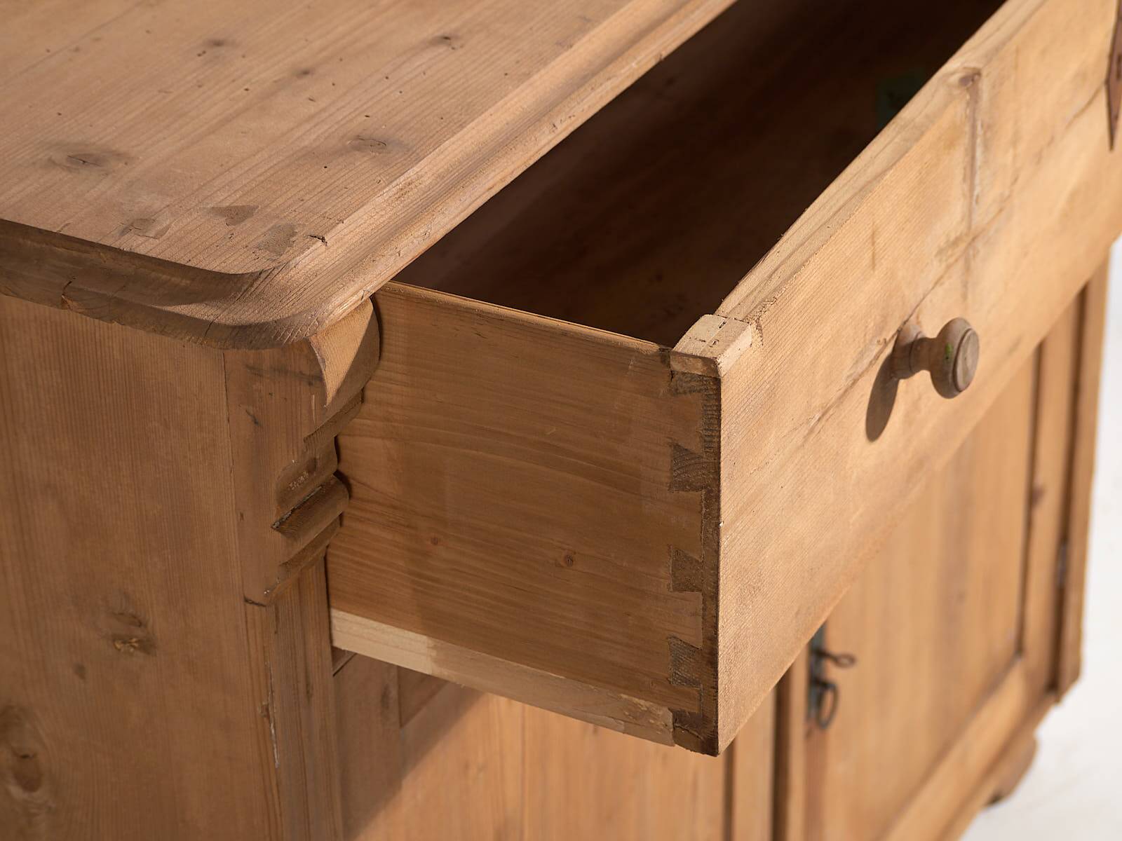 Antique bedroom chest of drawers (circa 1920) #105