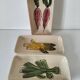 Trio de plats rectangulaires vintage à décor naïf de légumes