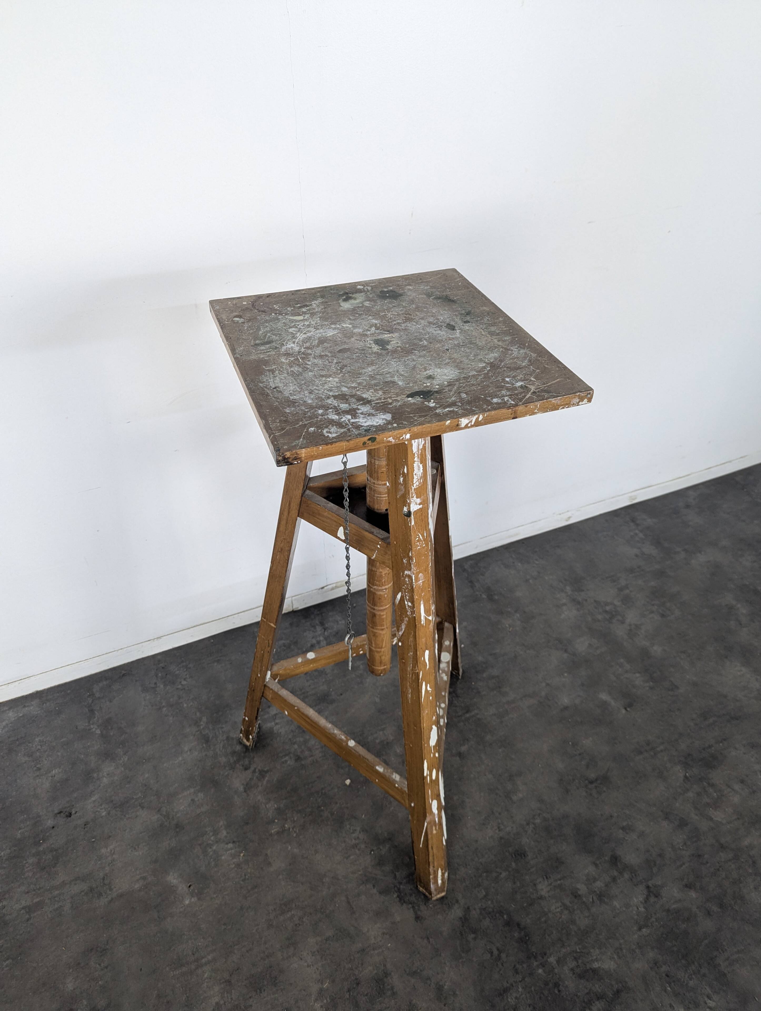 Sculptor's stool in oak, mid-20th century.