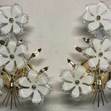 Pair of Italian floral wall lights in opaline glass, Murano style.