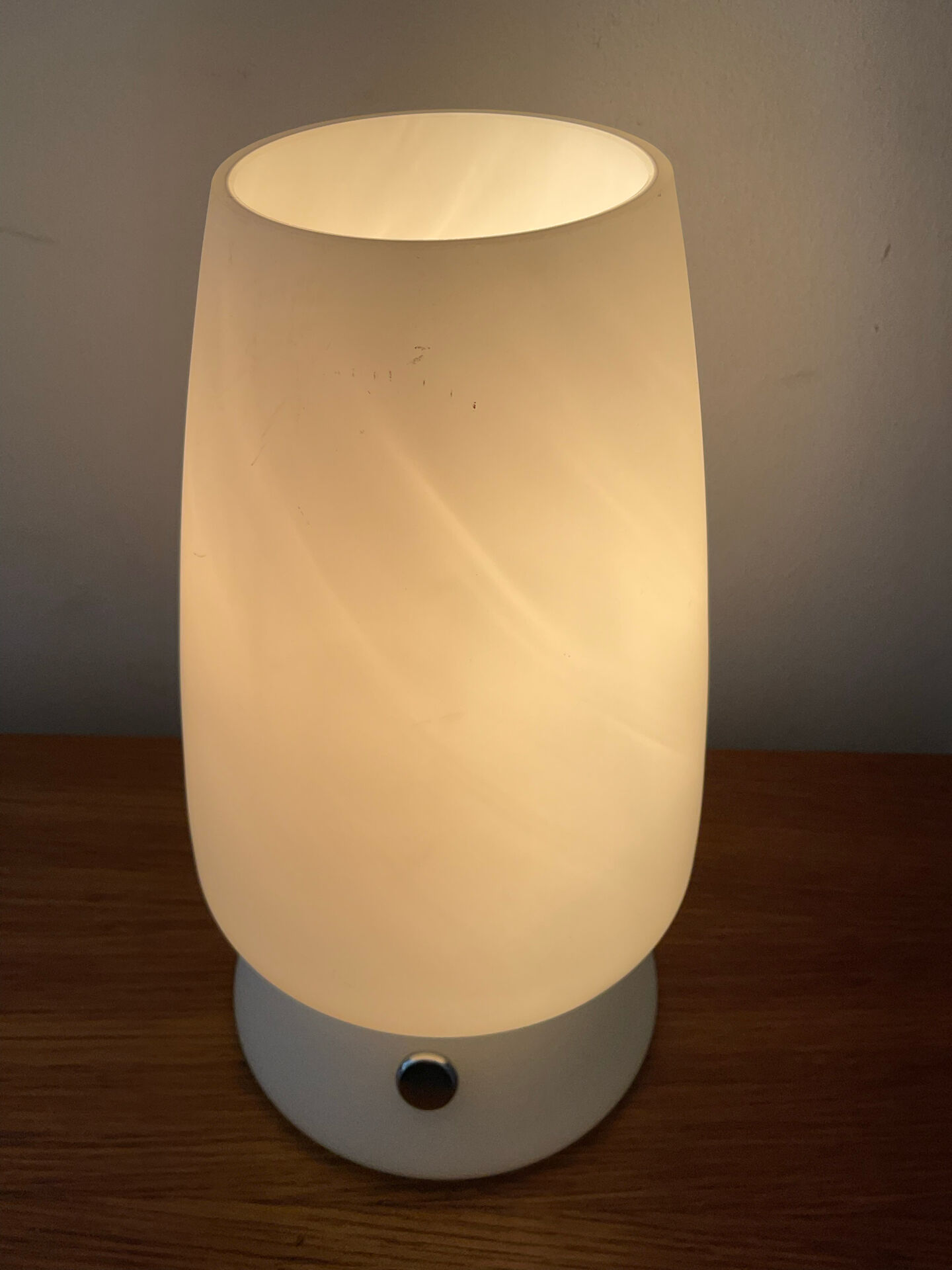 Small touch lamp in opaline from the 1980s.