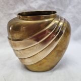 Golden vase
