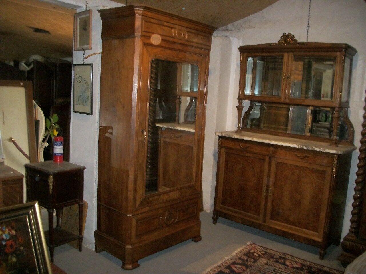Bonnetière with mirror