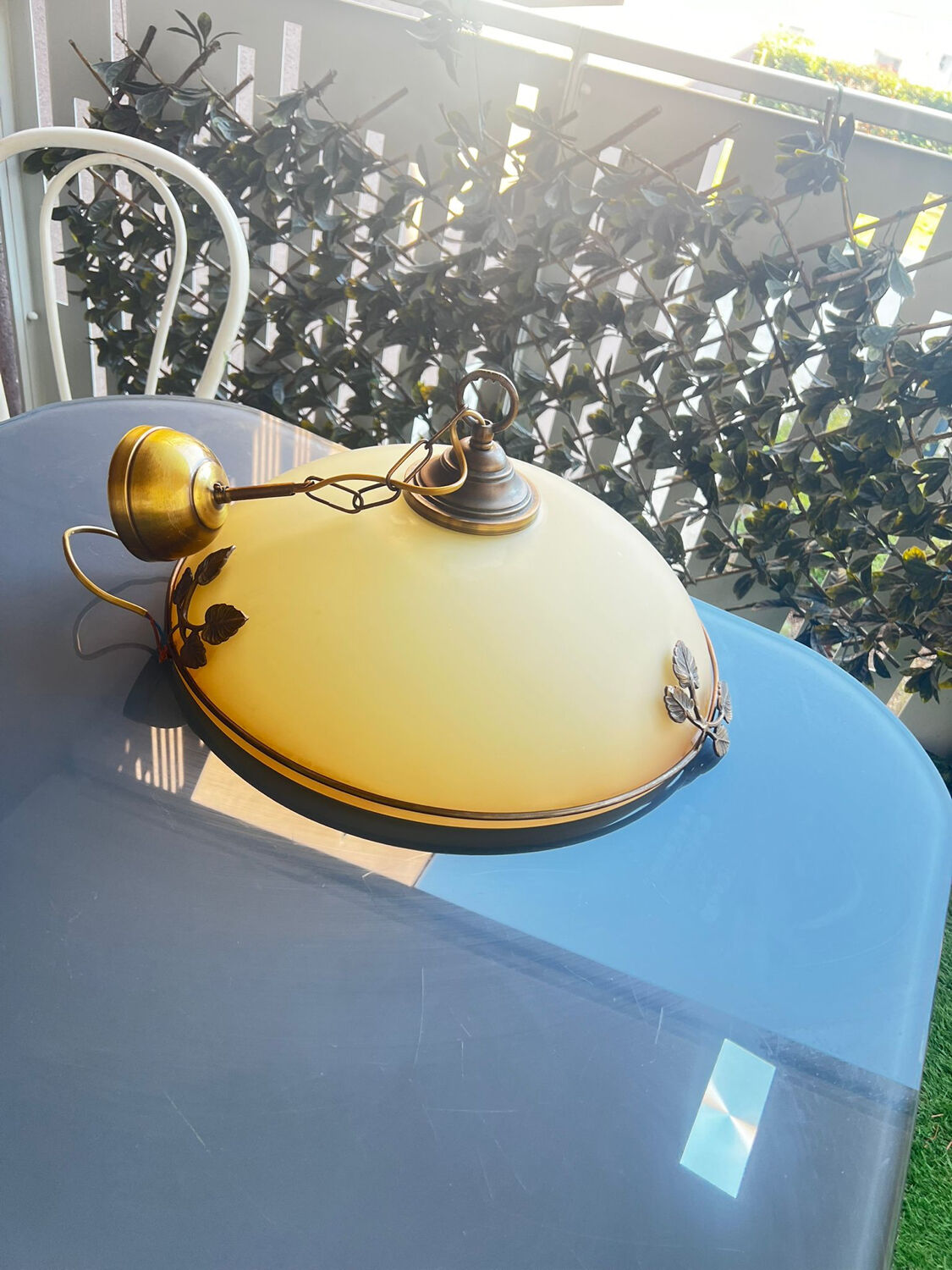 Vintage suspension in opaline glass and gilded brass – retro chic elegance.