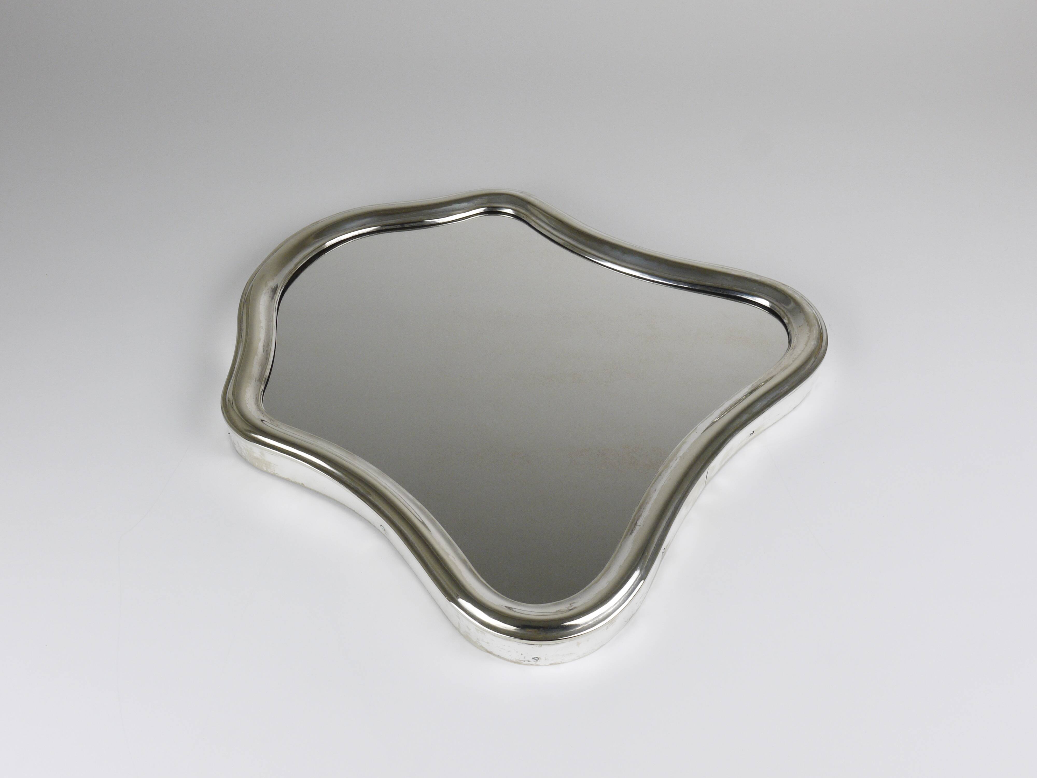 Miroir mural en argent viennois à bords festonnés, Autriche, vers 1900
