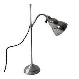 Vintage desk lamp that raises and lowers.