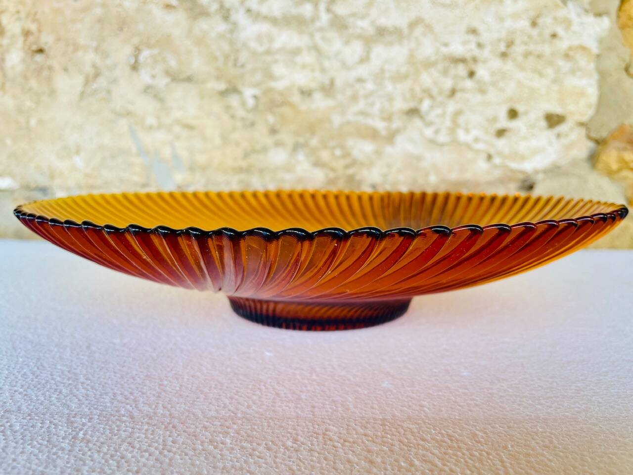 Coupe à fruits vintage en verre ambré ondulé, années 1970