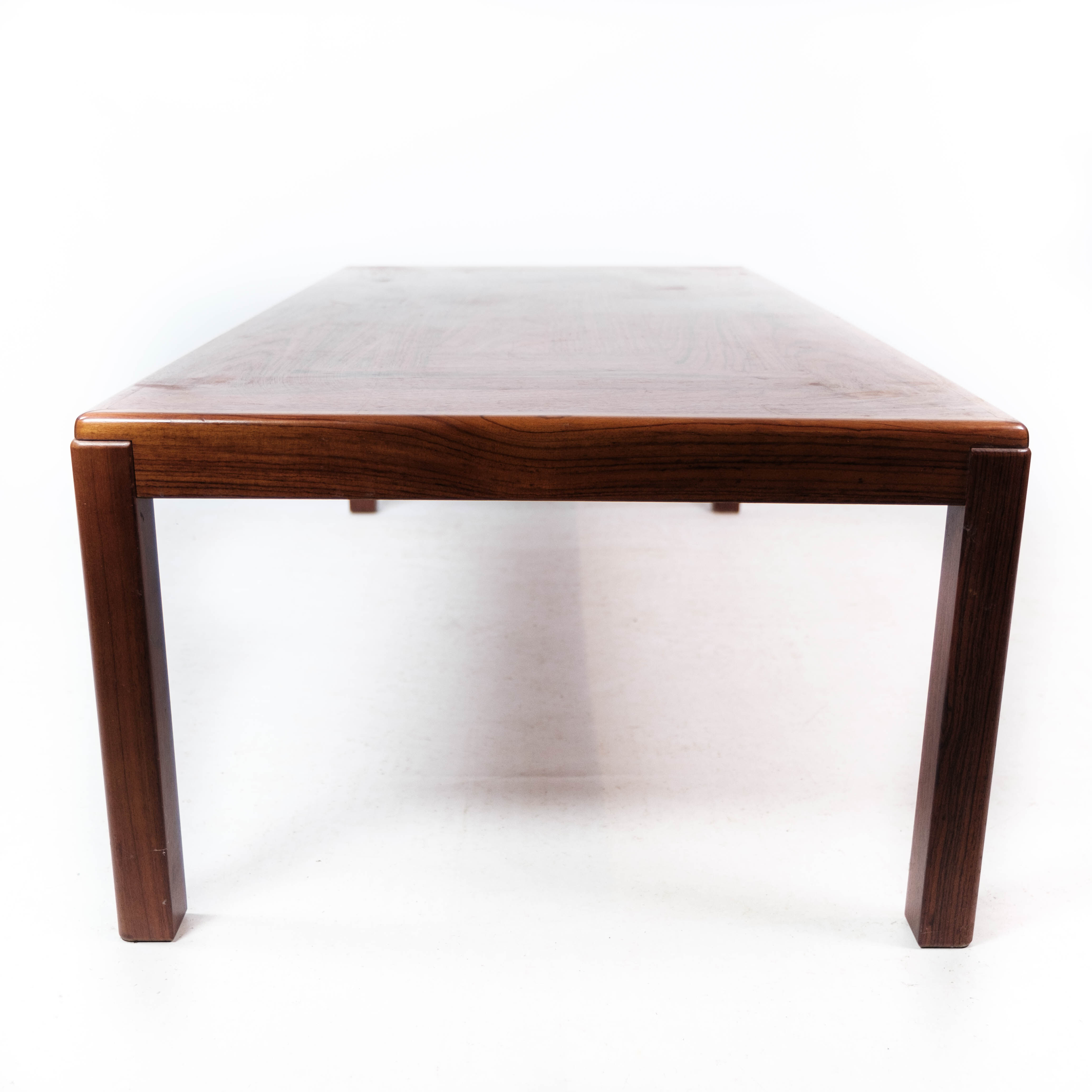 Coffee table in rosewood of Danish design manufactured by Vejle Furniture in the 1960s