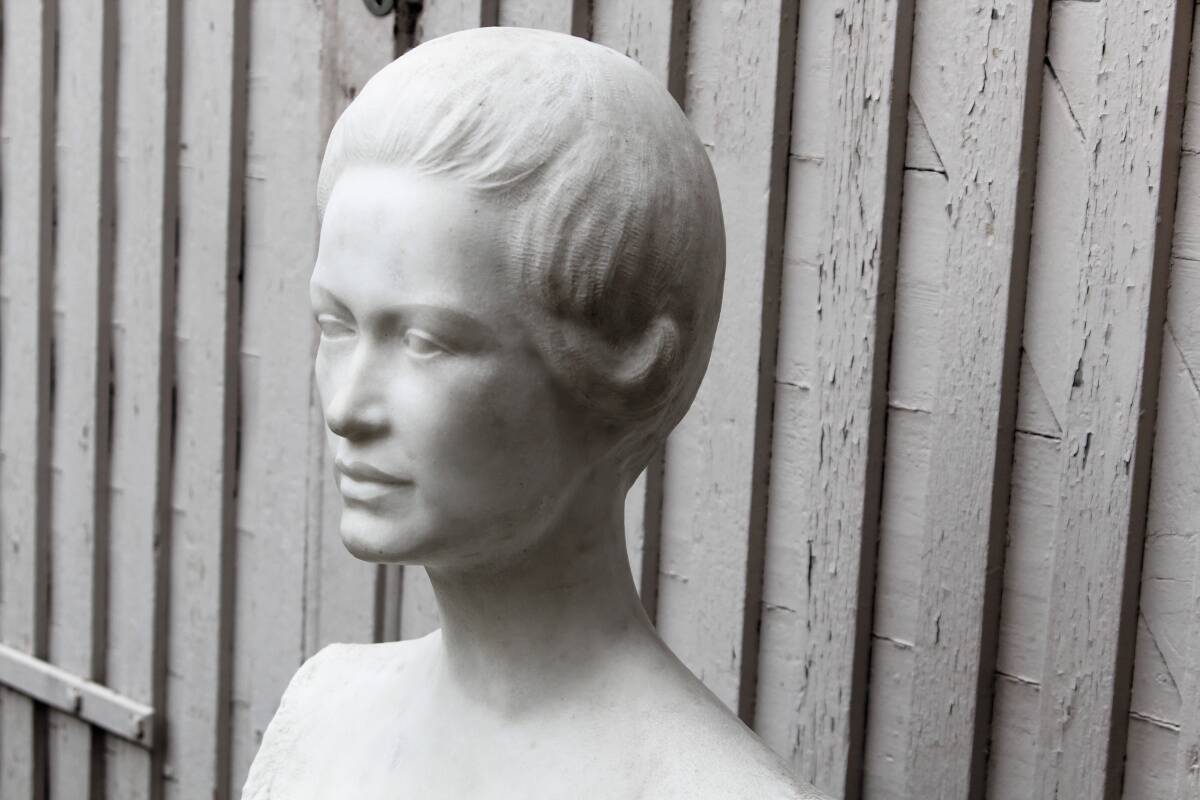 Important white marble bust, signed Léoni, 19th century