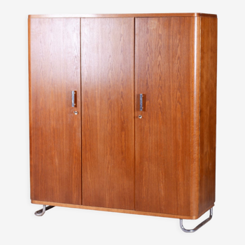 Armoire bauhaus en chêne restaurée, acier chromé, tchéquie, années 1930