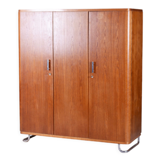 Armoire bauhaus en chêne restaurée, acier chromé, tchéquie, années 1930