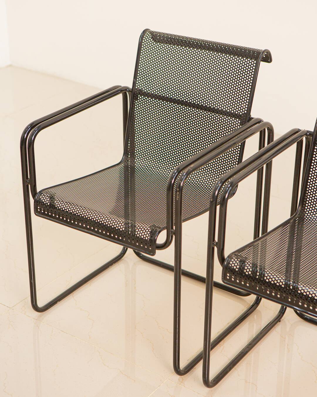 Ensemble de 4 chaises en métal noir 80's