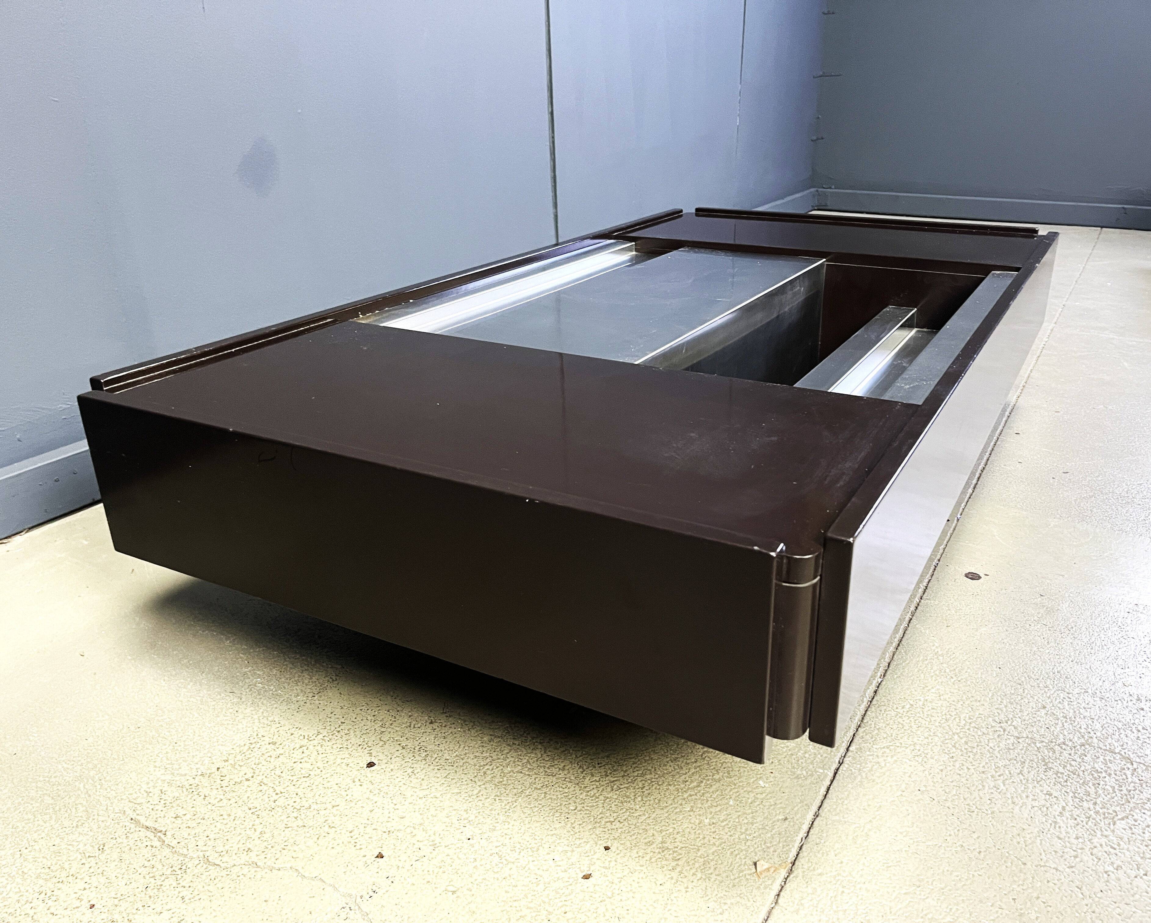 Table basse en laque vintage fabriquée en Italie, attribuée à Mario Sabot/Willy Rizzo.