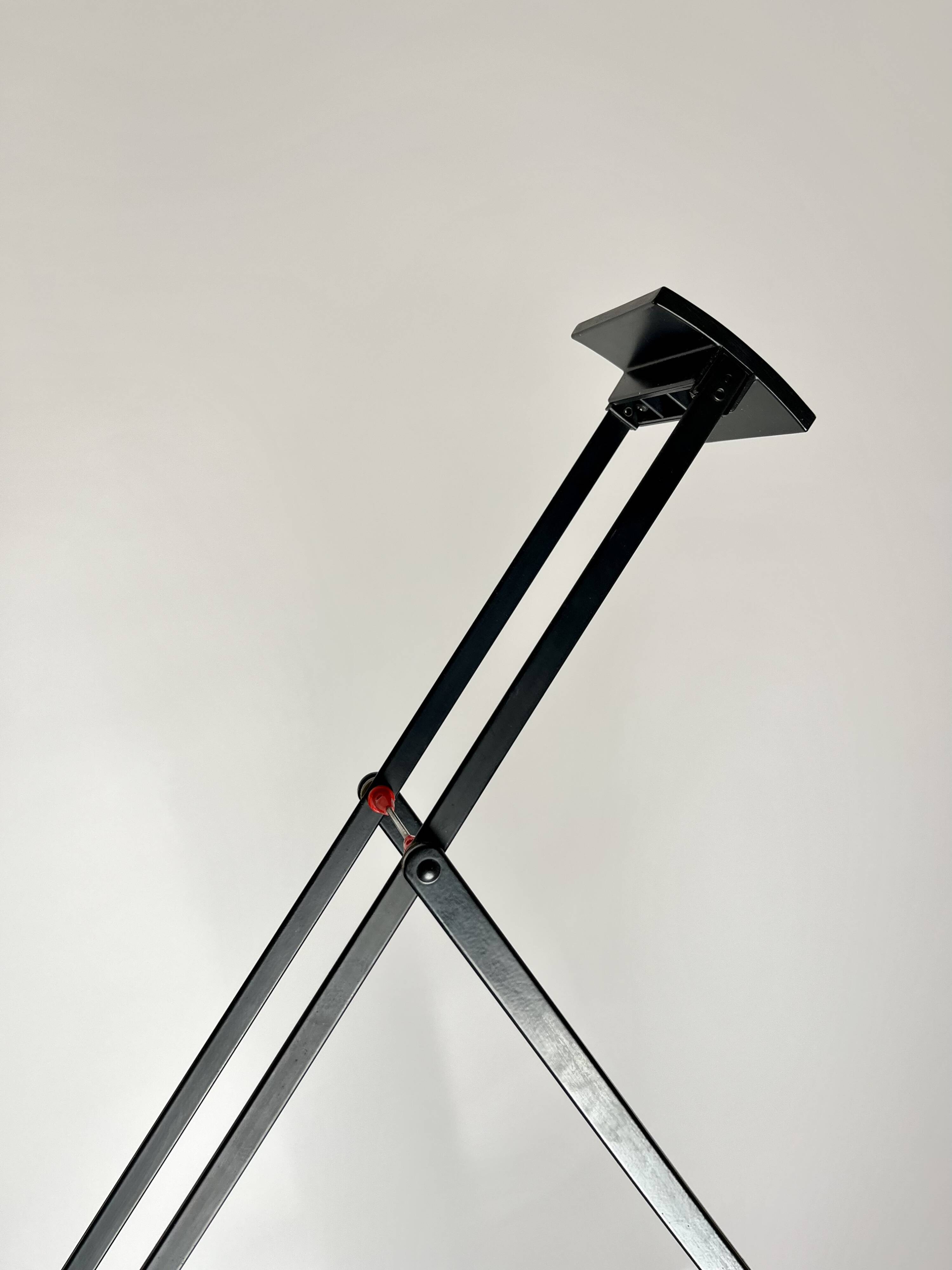 Vintage Artemide Tizio Lamp by Richard Sapper, Italian Design Icon, 1970s