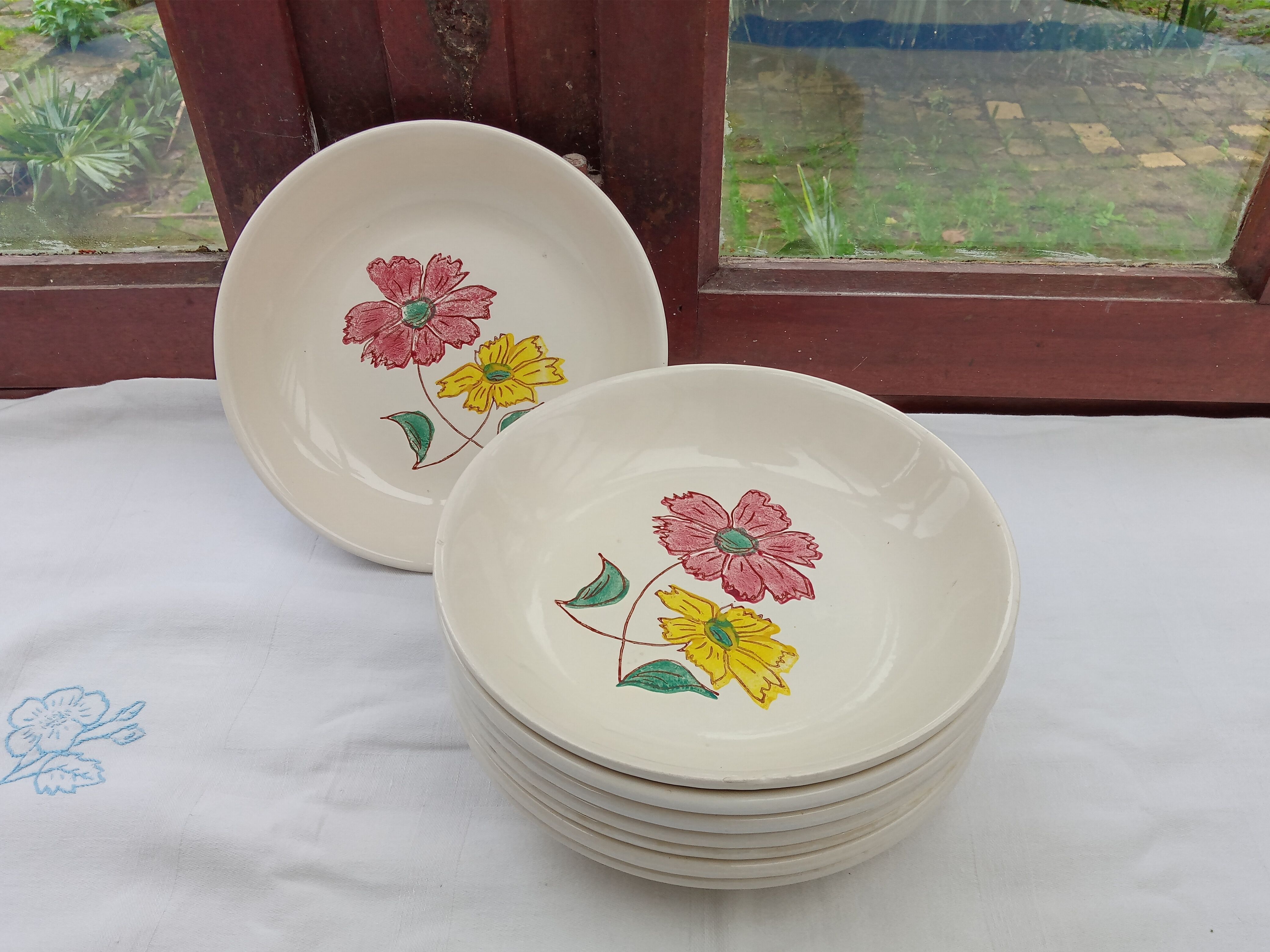 8 hollow plates old caps