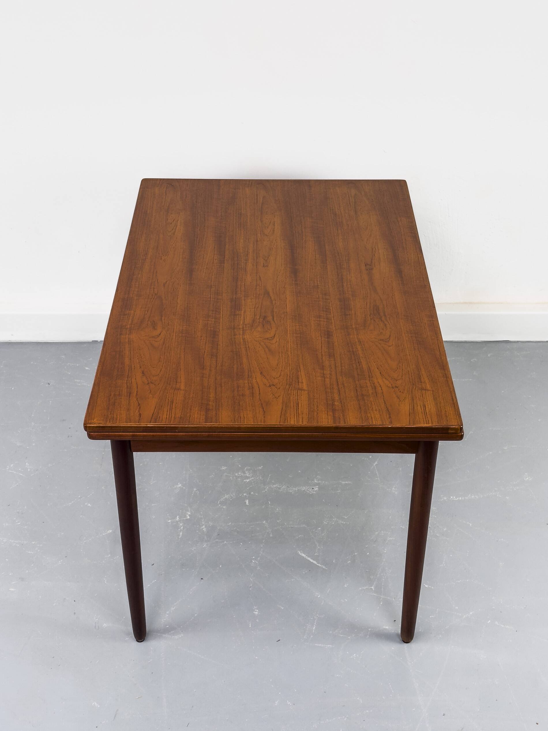 Table danoise extensible en teck, 1960