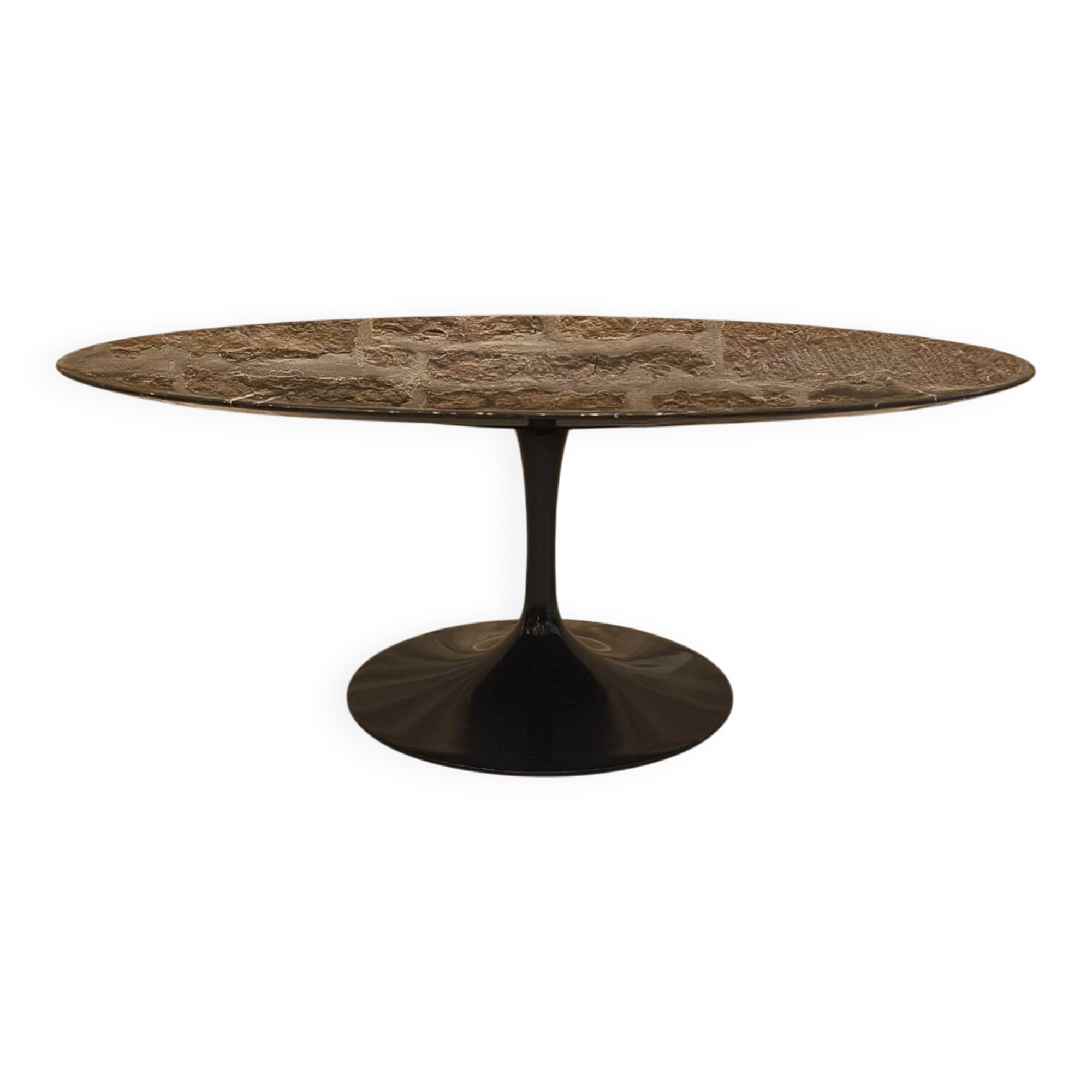 Oval tulip coffee table in Marquina marble, design Eero Saarinen for Knoll