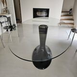 Oval tempered glass table