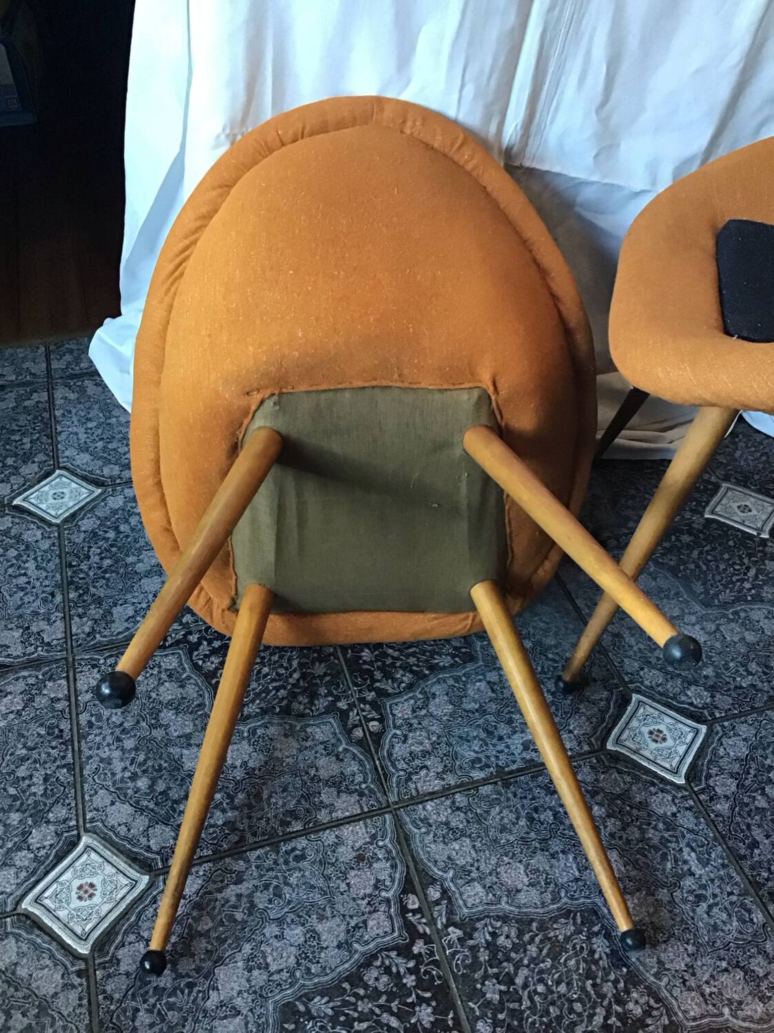2 vintage chairs