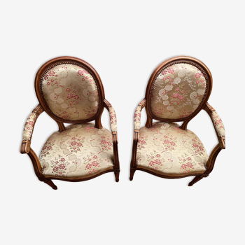 Paire de fauteuils LouisXV/Louis XVI, médaillon