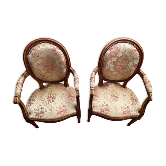 Paire de fauteuils LouisXV/Louis XVI, médaillon