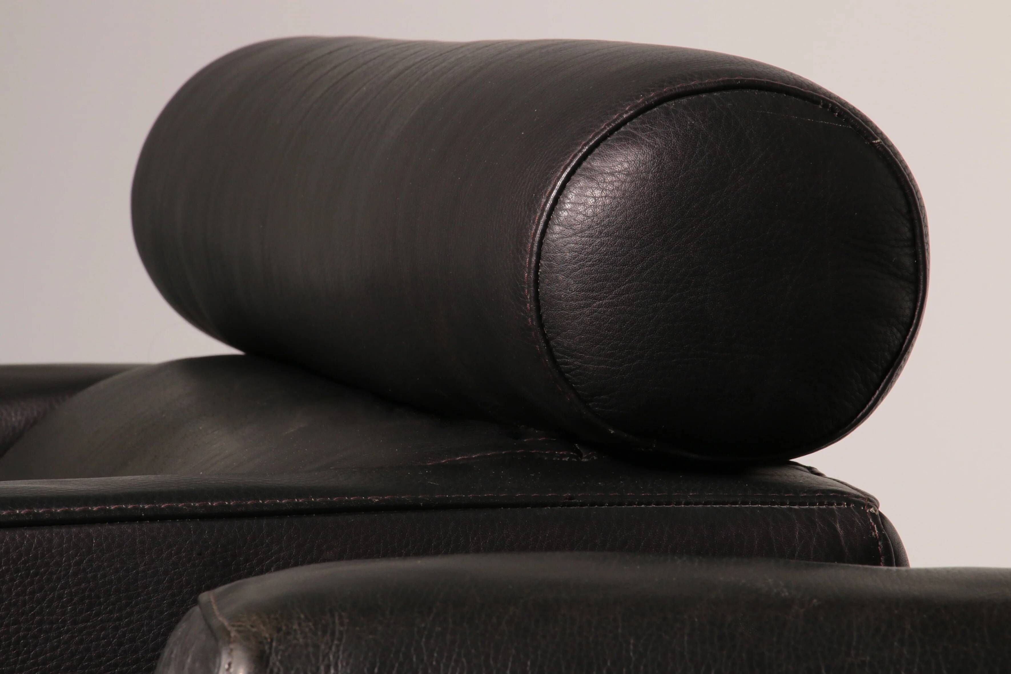 Italian modern leather swivel lounge chair steel by Natuzzi, Italy 1970