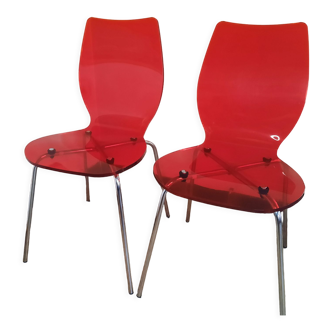 Paire de chaises plexiglass rouge années 70
