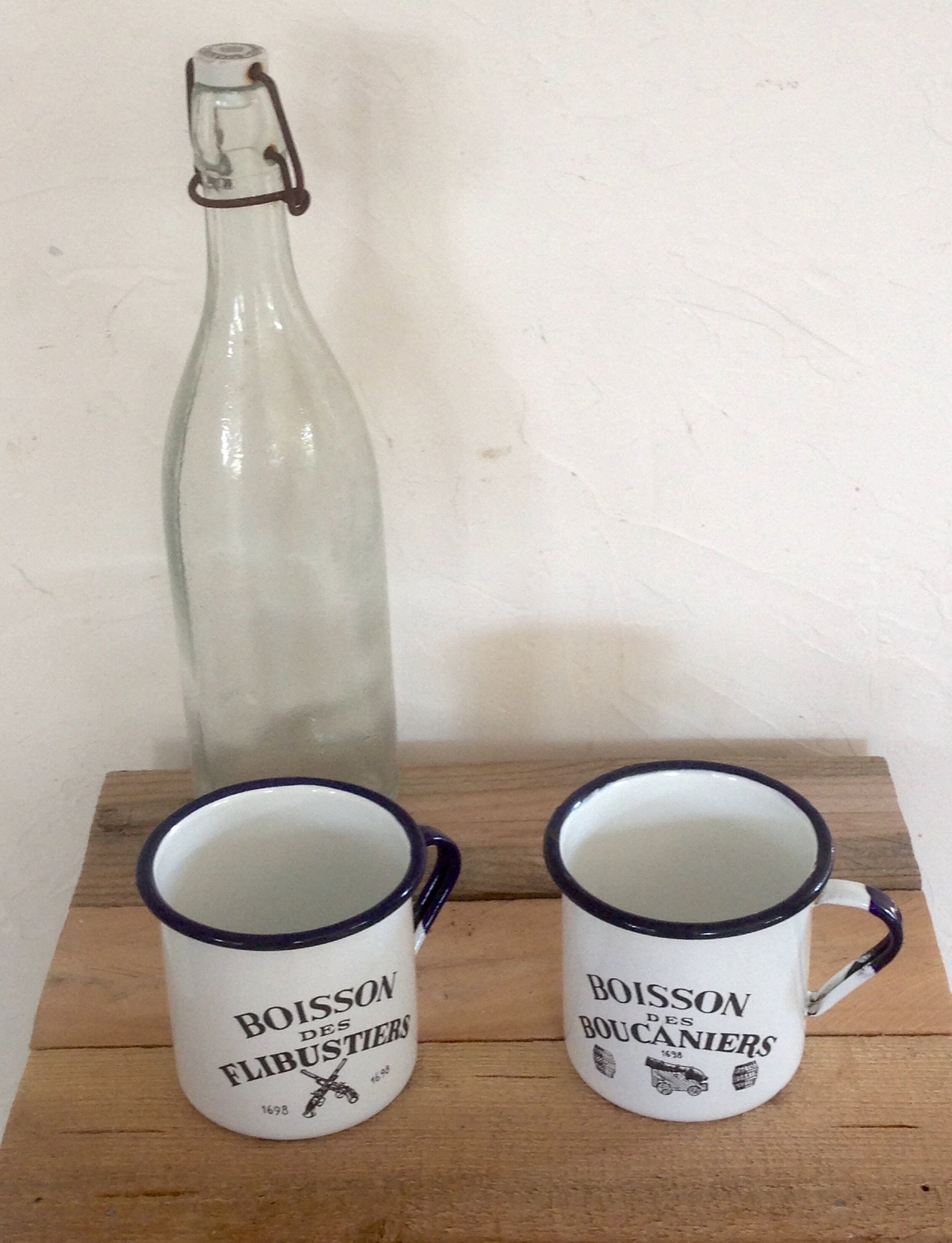 Set of 2 mugs metal enamelled 50s