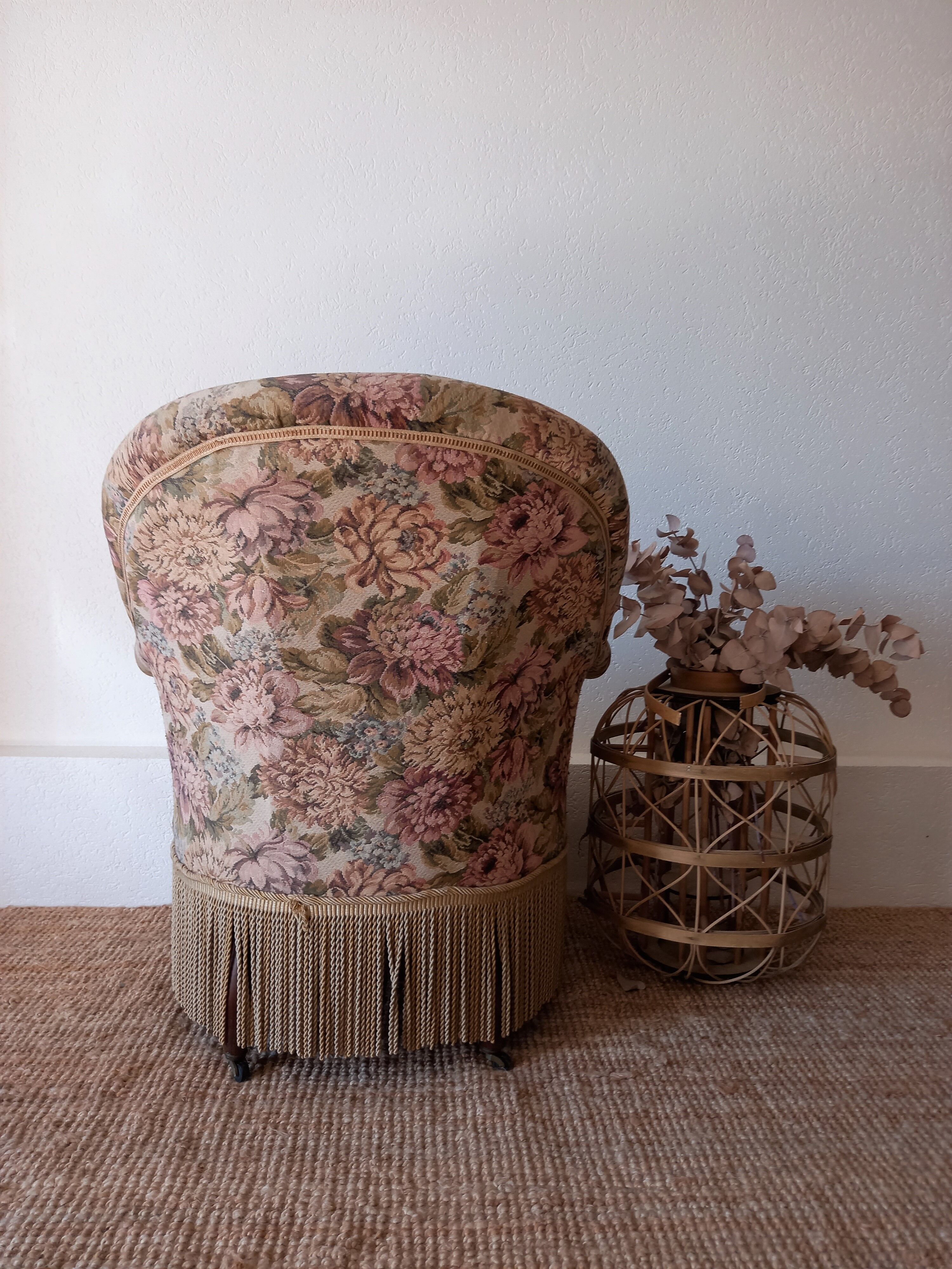 Toad armchair