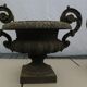 Paire d'anciens vases Médicis de jardin en fonte de fer
