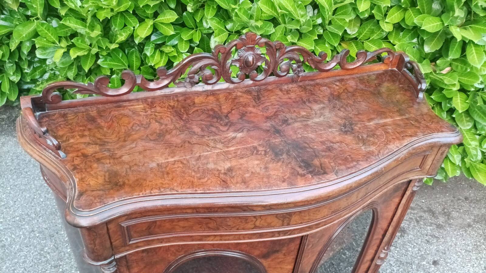 Napoleon III period display cabinet in rosewood.