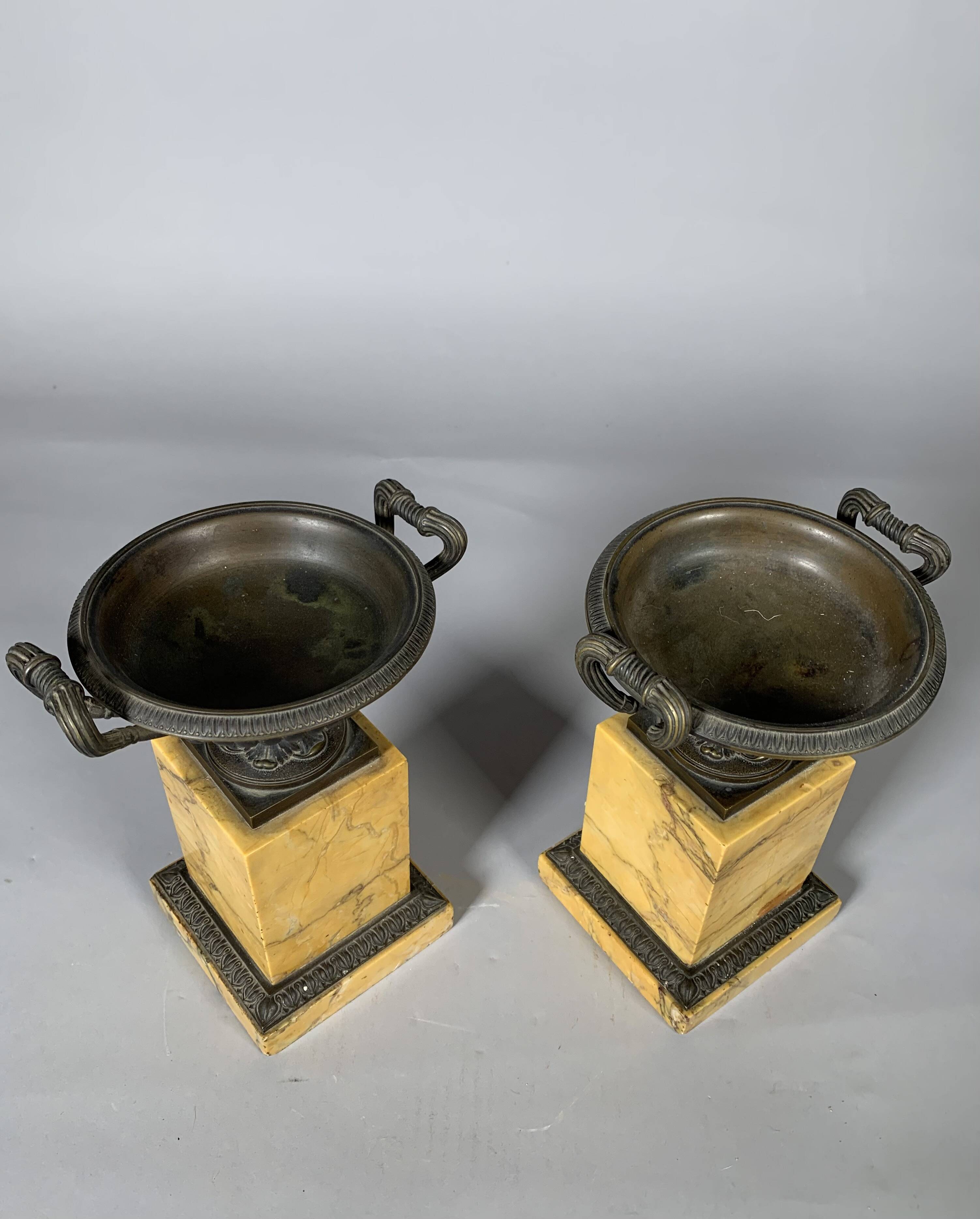 Paire de coupe d'Epoque Charles X en marbre jaune de sienne Restauration