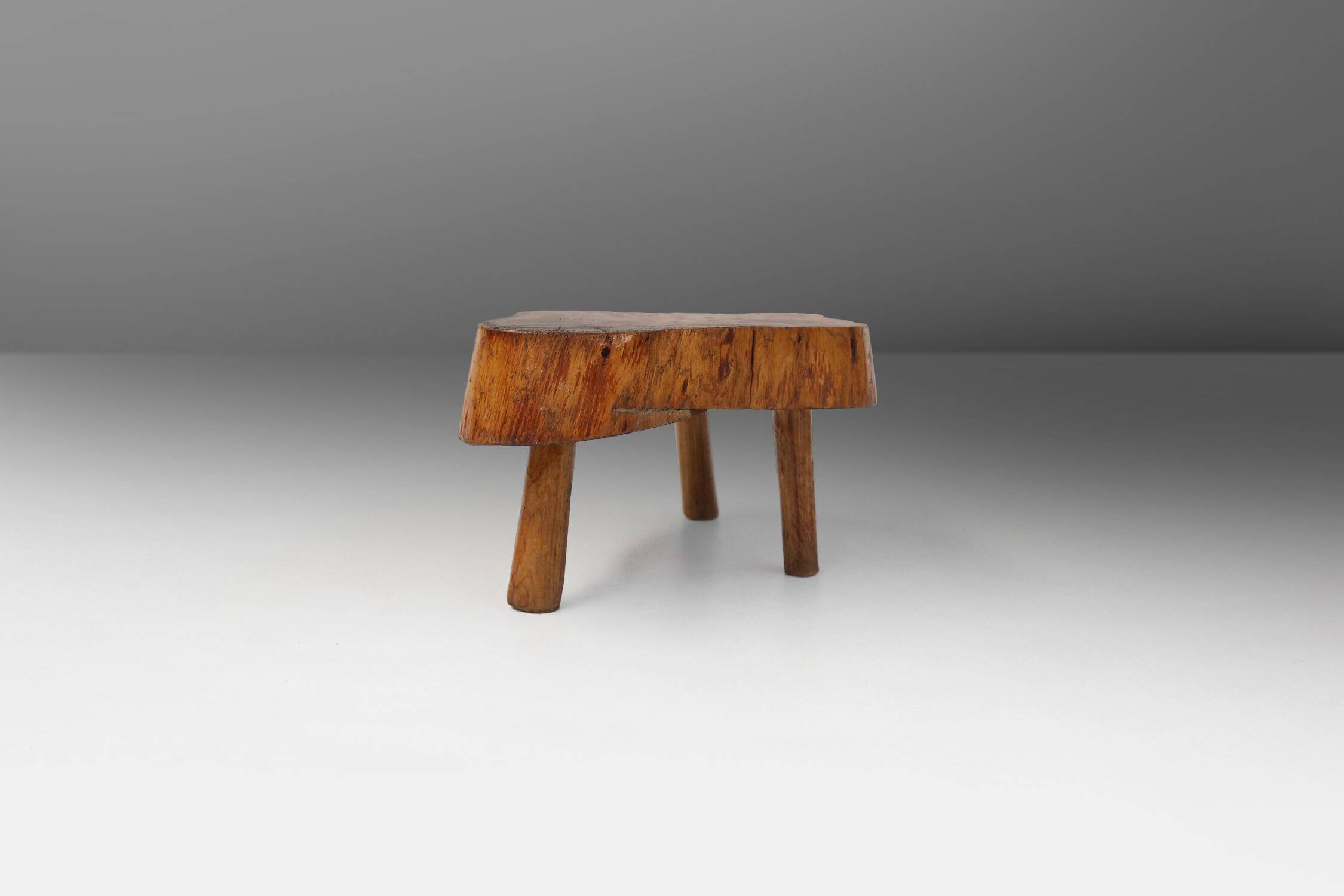 Rustic low Wooden tripod tree trunk Side Table, Belgium ca. 1900