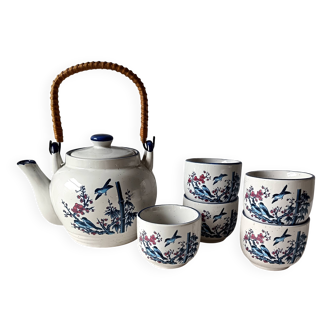 Asian tea service in ceramic and bamboo