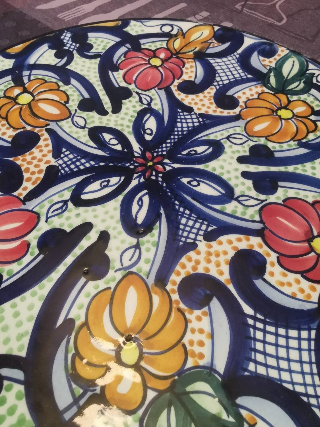 Decorative ceramic plate