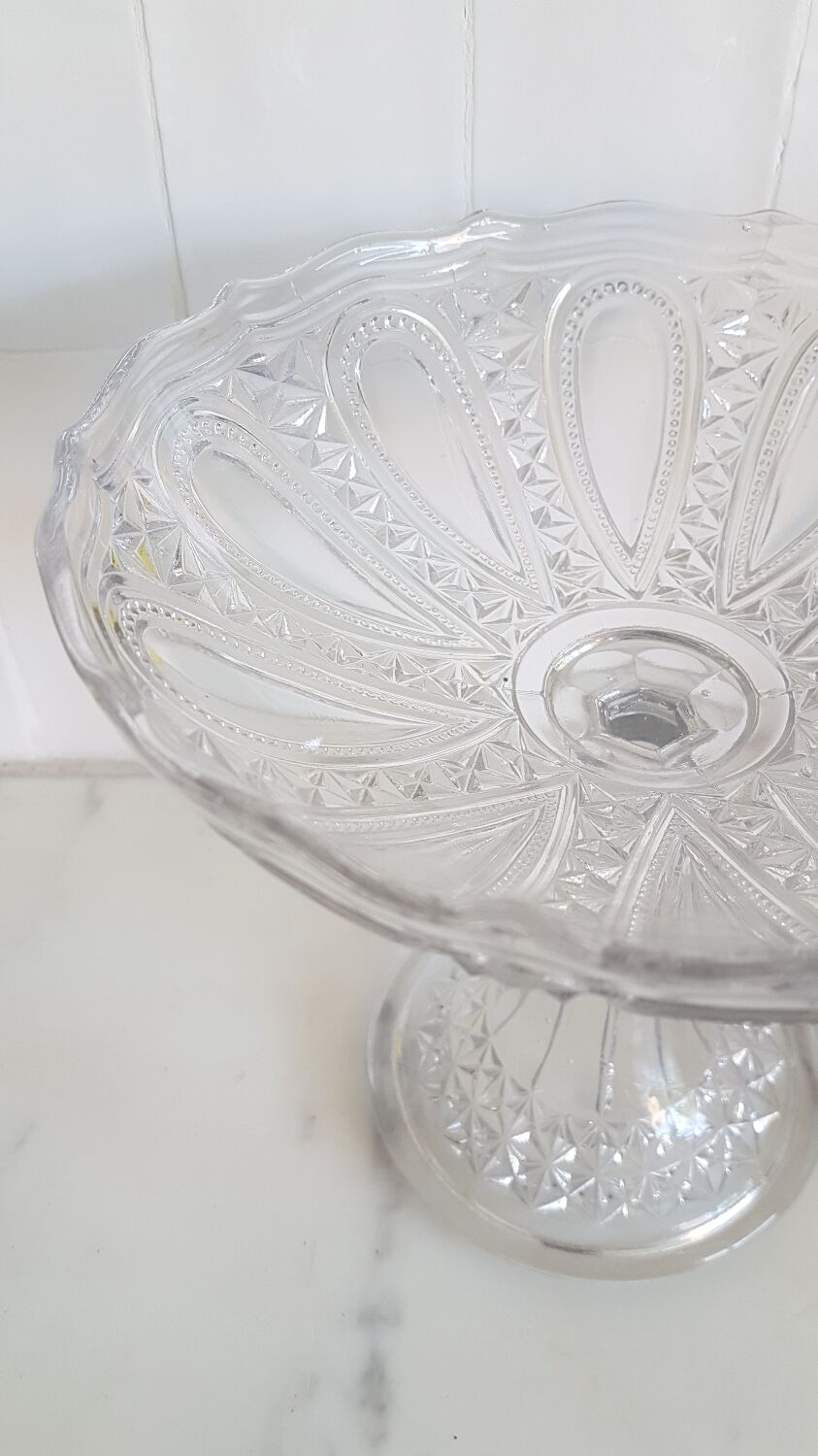 Cast glass stand cup