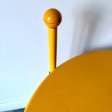 Table basse, desserte tripode en métal jaune par Tord Bjorklund pour Ikea, vers 1980
