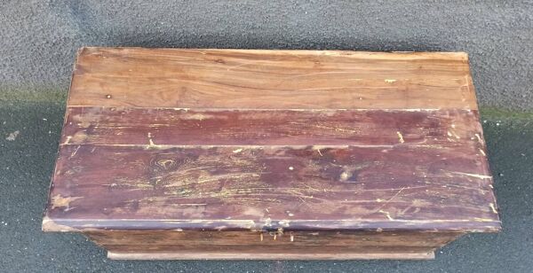 Ancien coffre en bois
