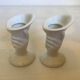 Paire de petits vases bougeoirs mains