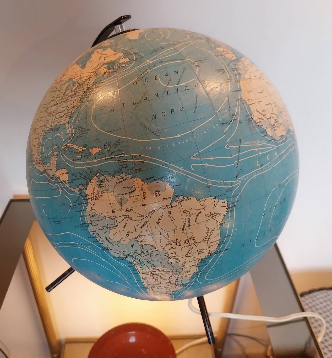 Globe terrestre en verre Taride 1974