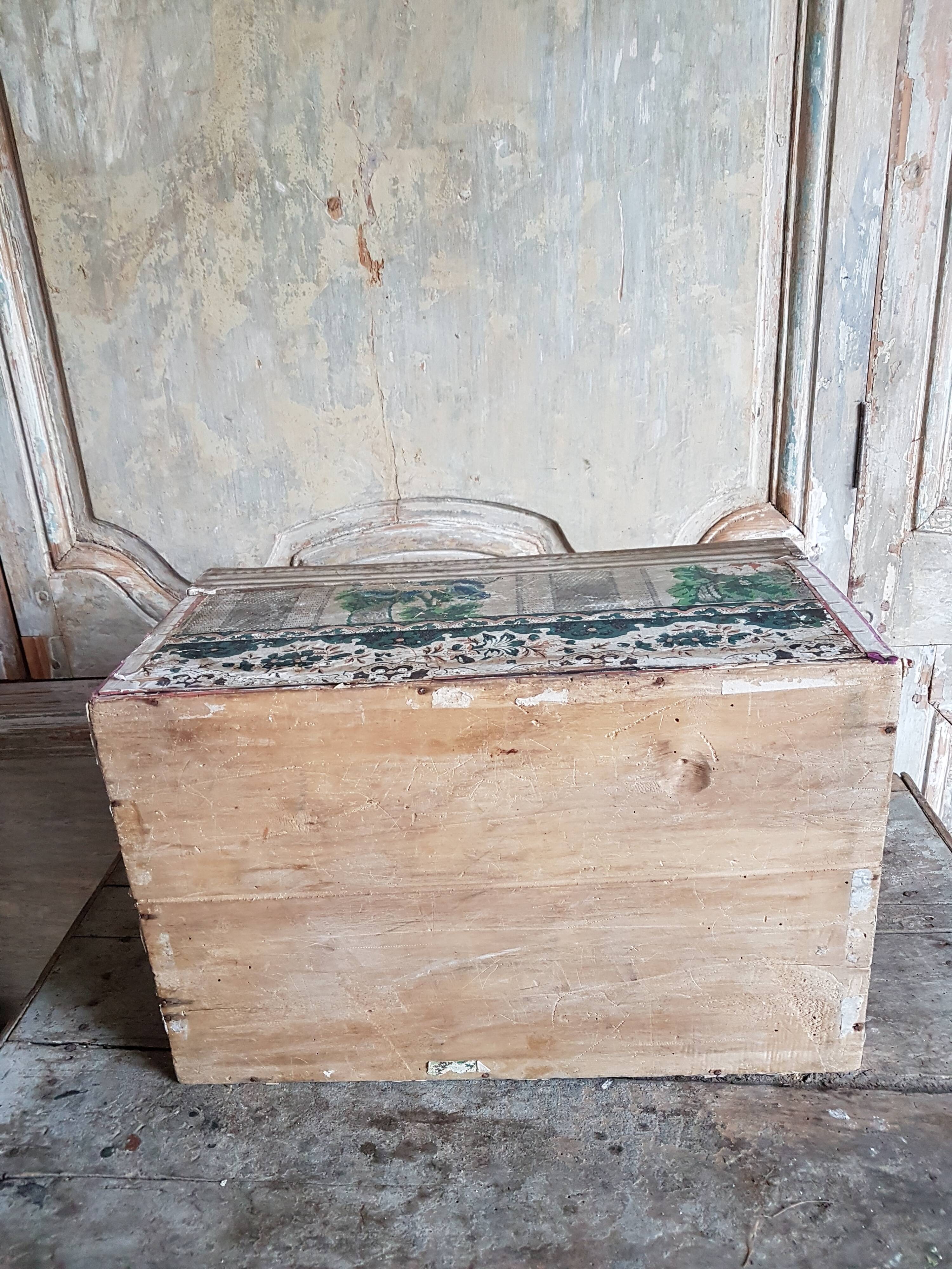 Wallpaper chest - nineteenth century