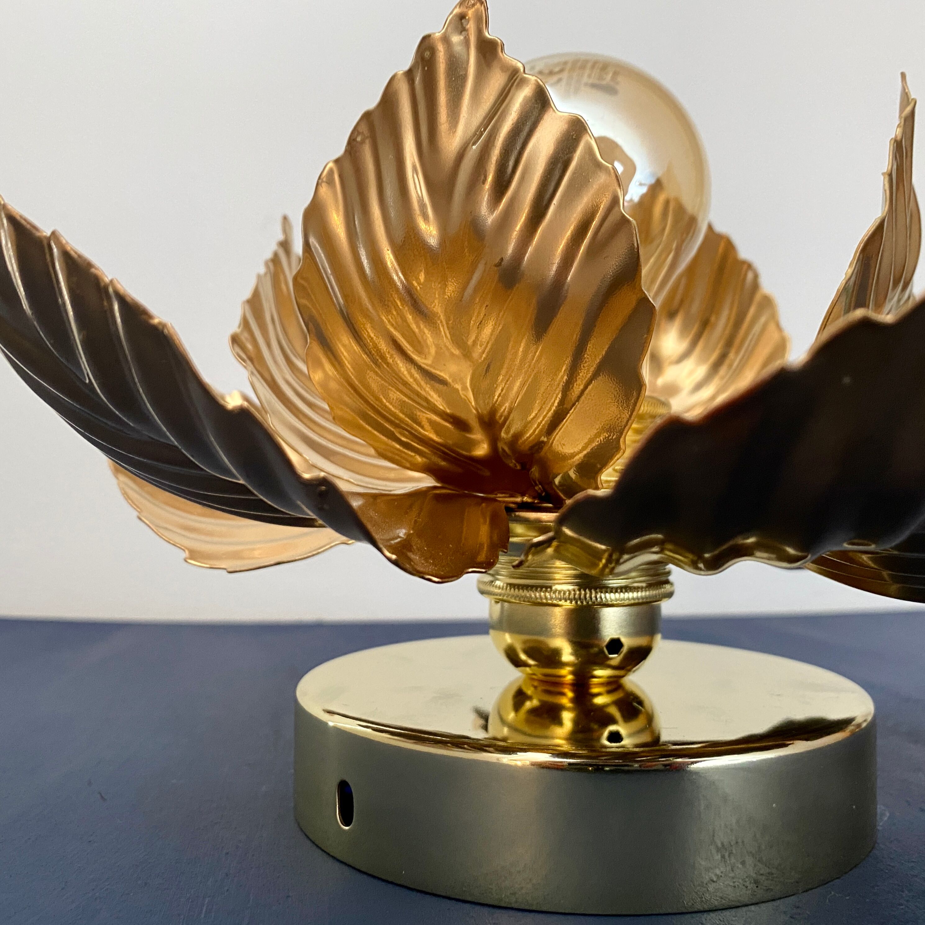 Vintage wall lamp golden leaves